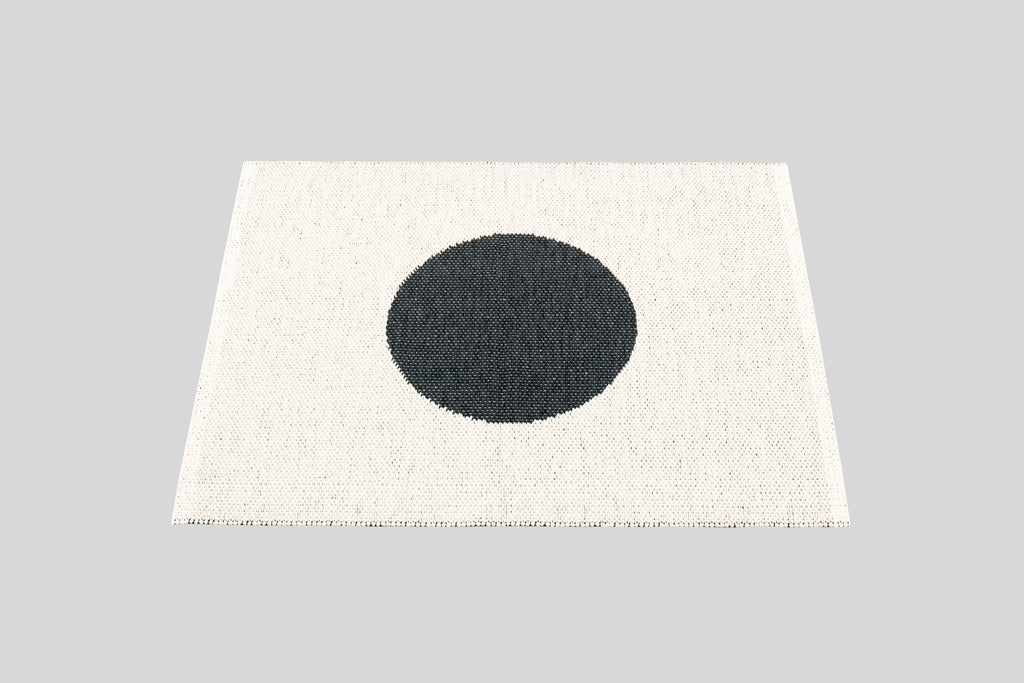 Pappelina Vera Rug (Black)